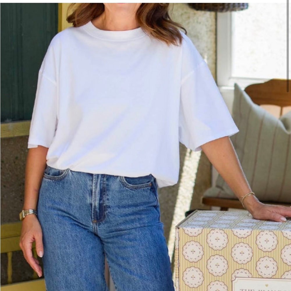 Brunette The Label - Jilly box Boxy White Oversized Tee Sz S/M, BNWT